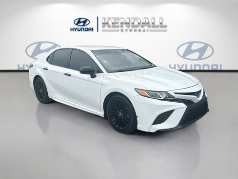 Used 2019 Toyota Camry SE FWD image 1