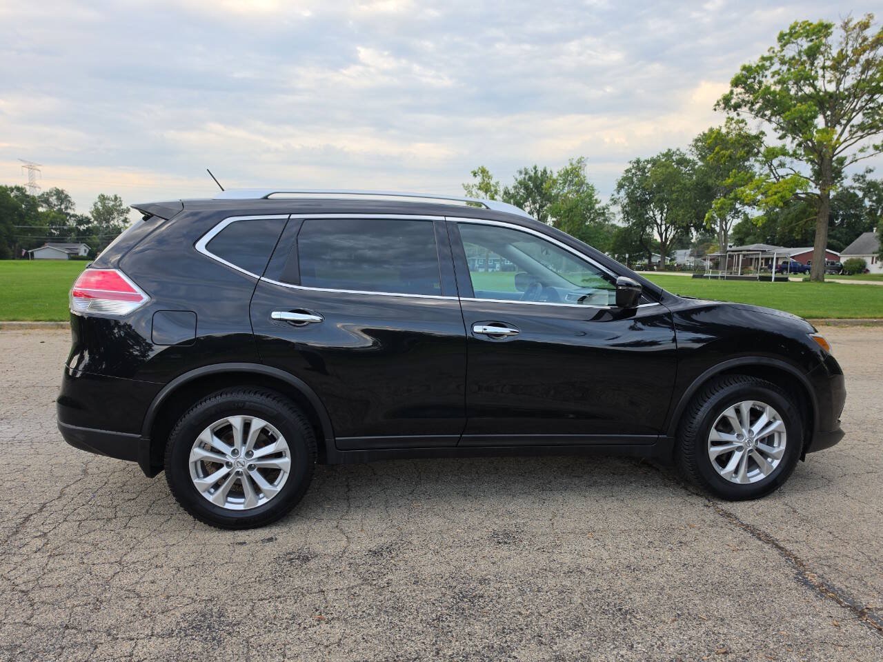Used 2016 Nissan Rogue SV w/ SV Premium Package AWD/4WD image 7