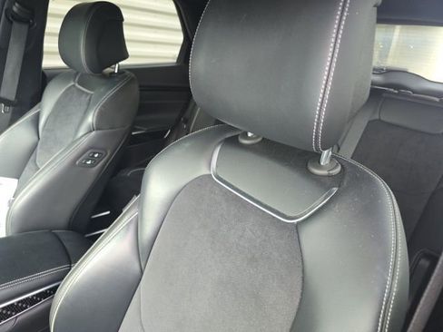 Used 2022 Genesis GV70 3.5T Sport w/ Sport Prestige Package image 9