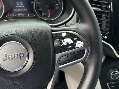 Used 2019 Jeep Cherokee Limited FWD image 26