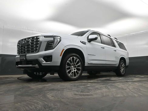 New 2026 GMC Yukon XL Denali w/ Denali Reserve Package image 32