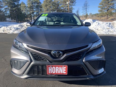Used 2022 Toyota Camry SE image 3