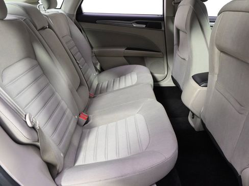 Used 2017 Ford Fusion SE image 18