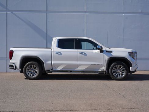 Used 2022 GMC Sierra 1500 Denali AWD/4WD image 2