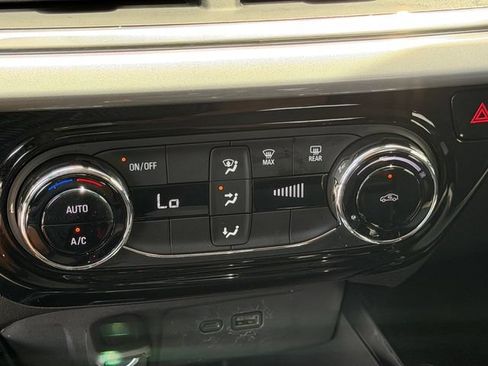 Used 2025 Chevrolet Trax LT FWD image 11