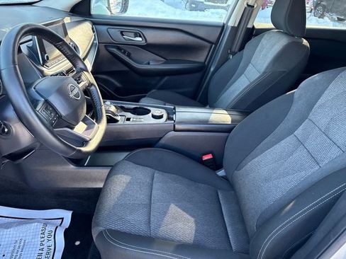 Certified 2025 Nissan Rogue SV image 9