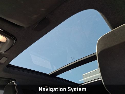 Used 2022 Volvo XC40 P8 Recharge Ultimate image 15