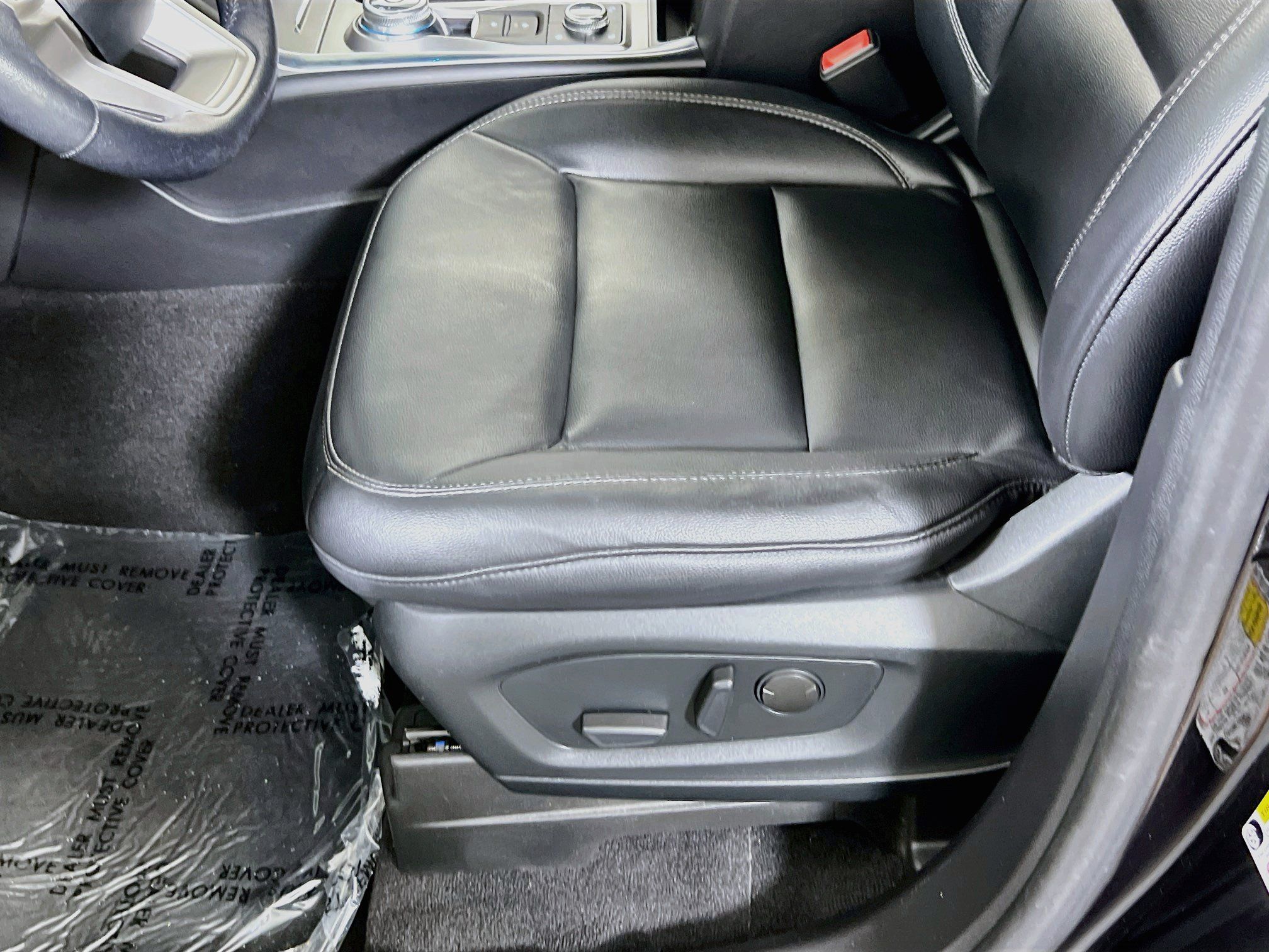 Used 2020 Ford Explorer XLT w/ Equipment Group 202A AWD/4WD image 19