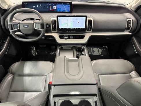 Used 2025 Ford Expedition Active AWD/4WD image 12