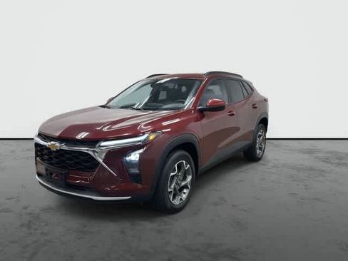 Used 2025 Chevrolet Trax LT FWD image 7