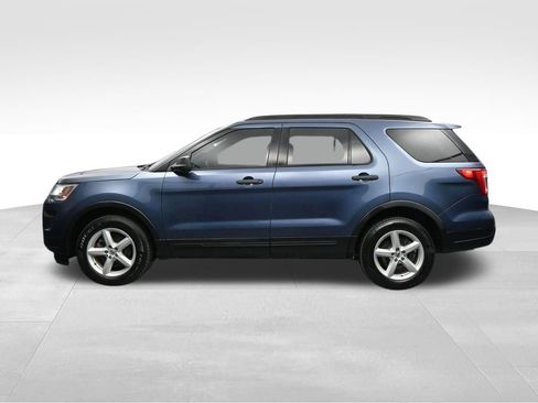 Used 2019 Ford Explorer 4WD w/ Class II Trailer Tow Package image 2