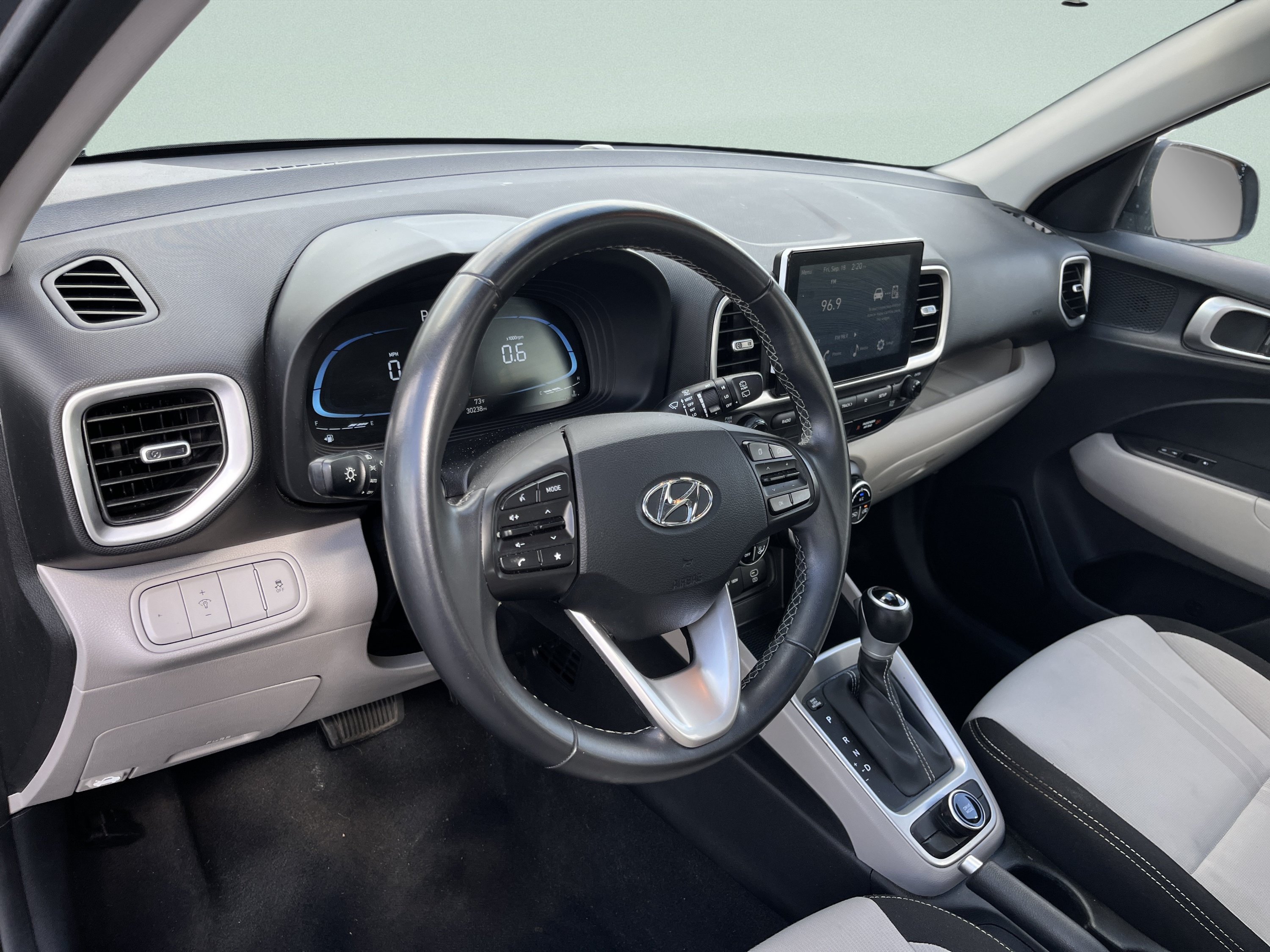Used 2025 Hyundai Venue SEL FWD image 17