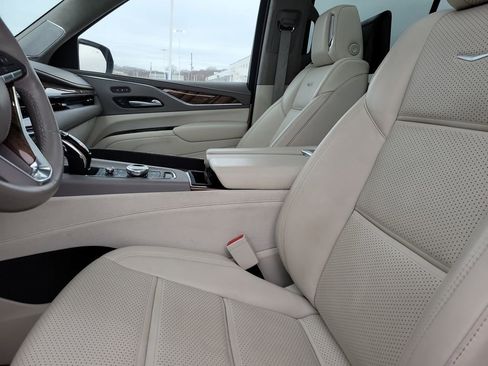 Certified 2022 Cadillac Escalade Premium Luxury Platinum image 24