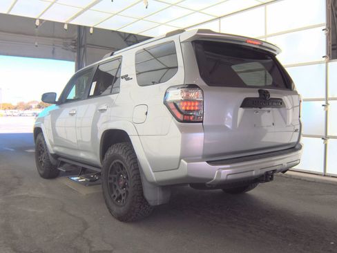 Used 2018 Toyota 4Runner TRD Off-Road image 9