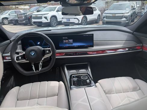 Used 2025 BMW i7 eDrive50 w/ M Sport Package RWD image 62