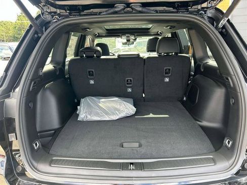 New 2025 Jeep Grand Cherokee Limited w/ Black Appearance Package image 7