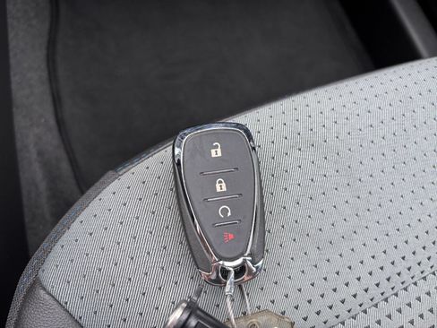 Used 2025 Chevrolet Trax LT FWD image 21