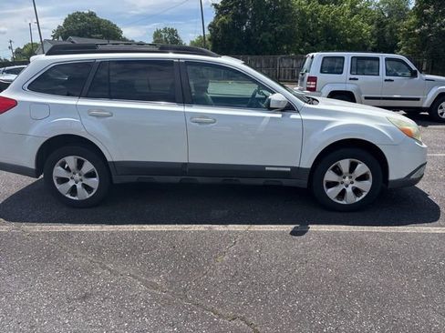 Used 2011 Subaru Outback 2.5i Premium AWD/4WD image 4
