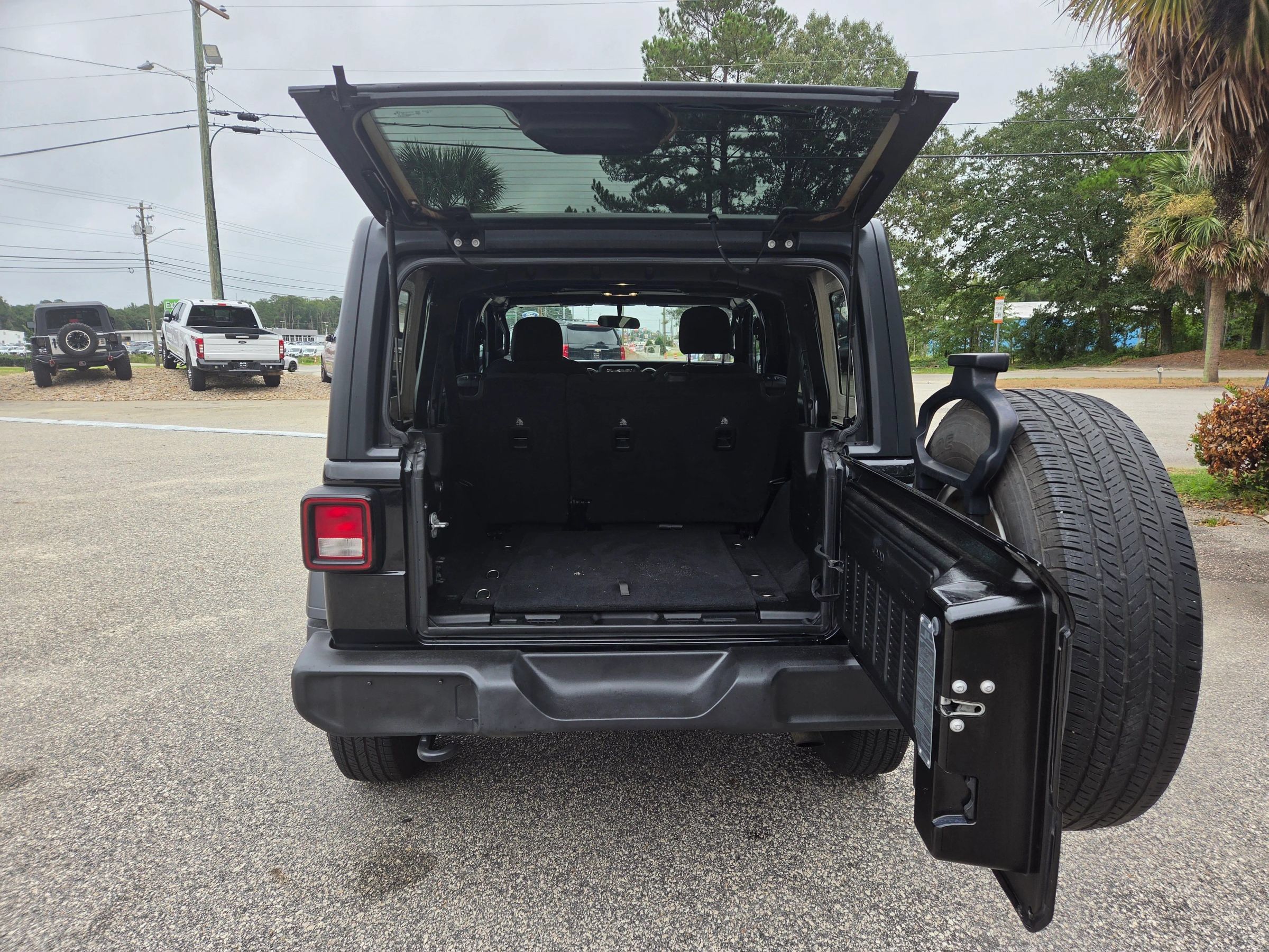 Used 2019 Jeep Wrangler Unlimited Sport S AWD/4WD image 10