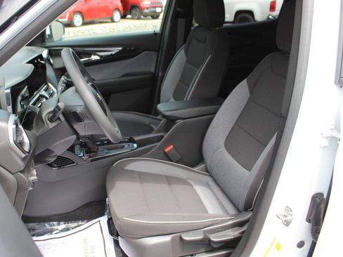 Used 2025 Chevrolet TrailBlazer LT FWD image 17