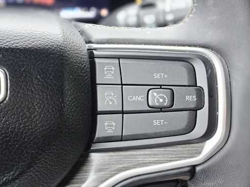 Used 2024 Jeep Wagoneer L Series II w/ Flexible Seating Group RWD image 18