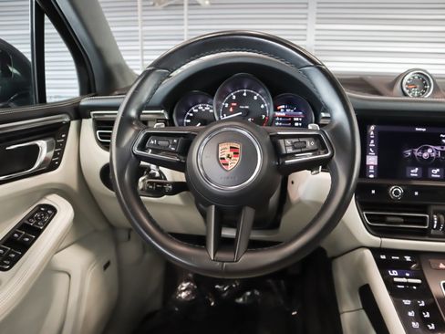 Certified 2022 Porsche Macan image 15