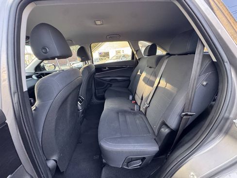 Used 2019 Kia Sorento L FWD image 10