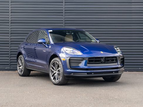 Certified 2026 Porsche Macan AWD/4WD image 10