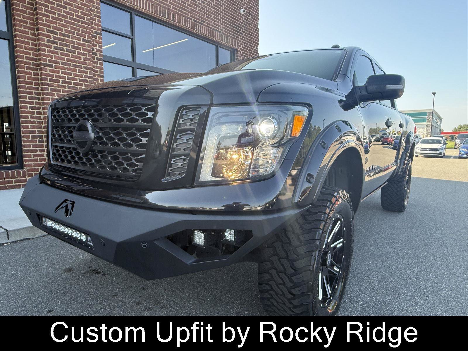 Used 2019 Nissan Titan SV w/ SV Convenience Package AWD/4WD image 30