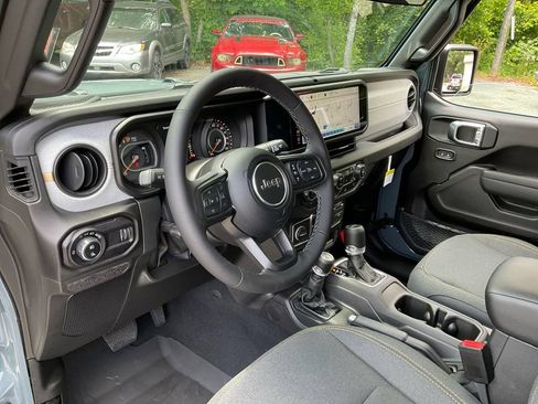 New 2025 Jeep Gladiator Sport AWD/4WD image 28