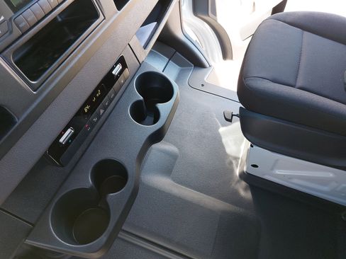 Used 2024 Mercedes-Benz eSprinter 170 Cargo image 20