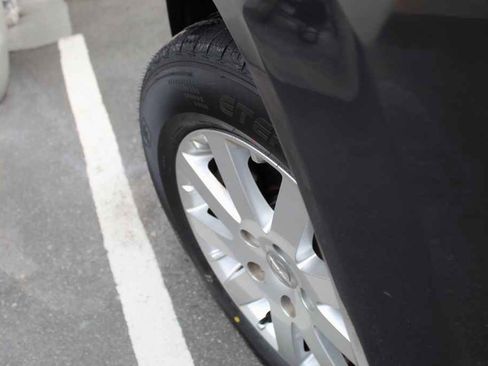 Used 2014 Chrysler Town & Country Touring image 31