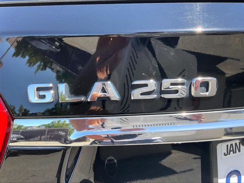 Used 2018 Mercedes-Benz GLA 250 4MATIC image 31