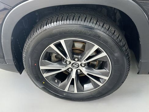 Used 2019 Toyota Highlander LE image 29