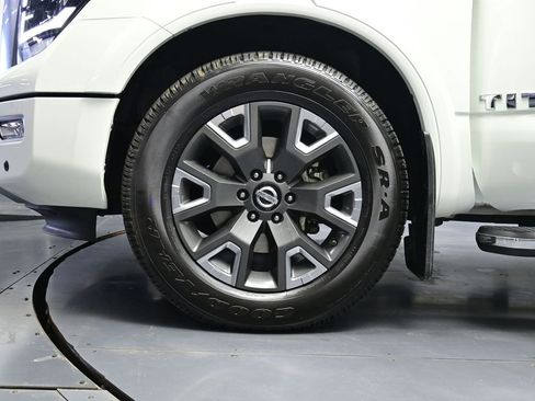 Used 2021 Nissan Titan Platinum Reserve w/ Moonroof Package image 25