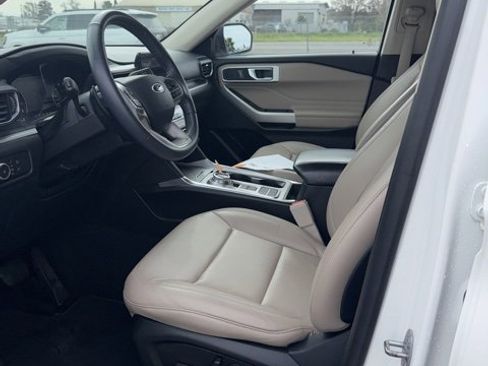 Used 2020 Ford Explorer XLT w/ Equipment Group 202A image 6