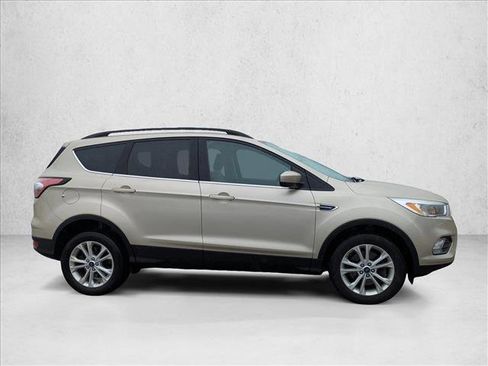 Used 2018 Ford Escape SE image 4