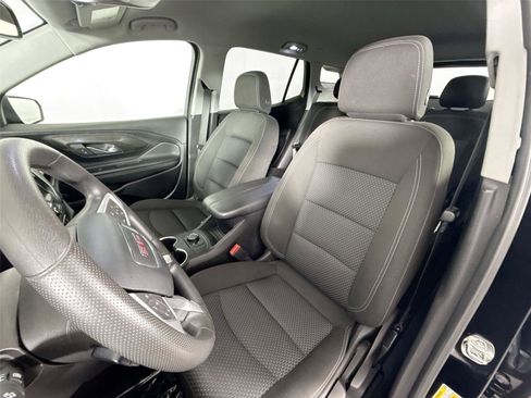 Used 2024 GMC Terrain SLE image 3