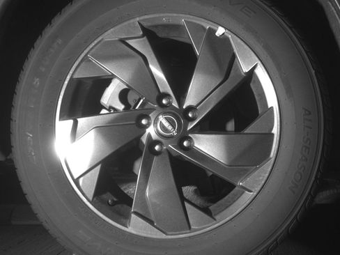 Used 2025 Nissan Rogue SV image 15