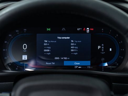 Used 2023 Volvo XC40 B5 Plus w/ Protection Package Premier image 18