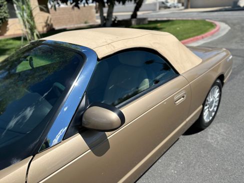 Used 2005 Ford Thunderbird Deluxe RWD image 11