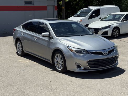 Used 2015 Toyota Avalon XLE Premium FWD image 2