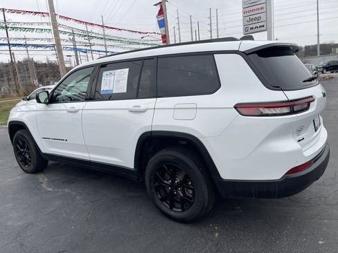 Used 2024 Jeep Grand Cherokee L Laredo image 4