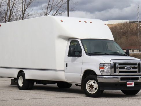 Used 2025 Ford E-450 and Econoline 450 Super Duty w/ Power Equipment Group image 2