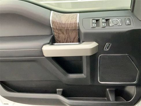 Used 2018 Ford F250 Lariat w/ Chrome Package image 12