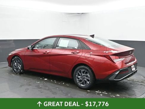 Used 2024 Hyundai Elantra SEL image 9