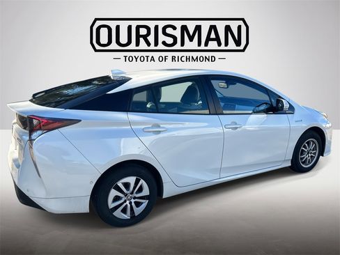 Used 2017 Toyota Prius Four image 3