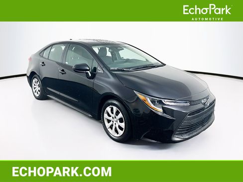 Used 2025 Toyota Corolla LE image 1