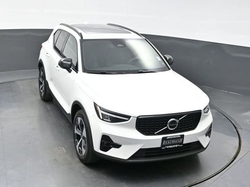 Used 2023 Volvo XC40 B5 Plus w/ Climate Package image 22