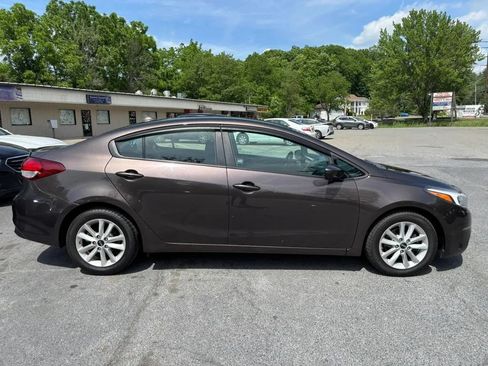 Used 2017 Kia Forte LX w/ LX Popular Package FWD image 9